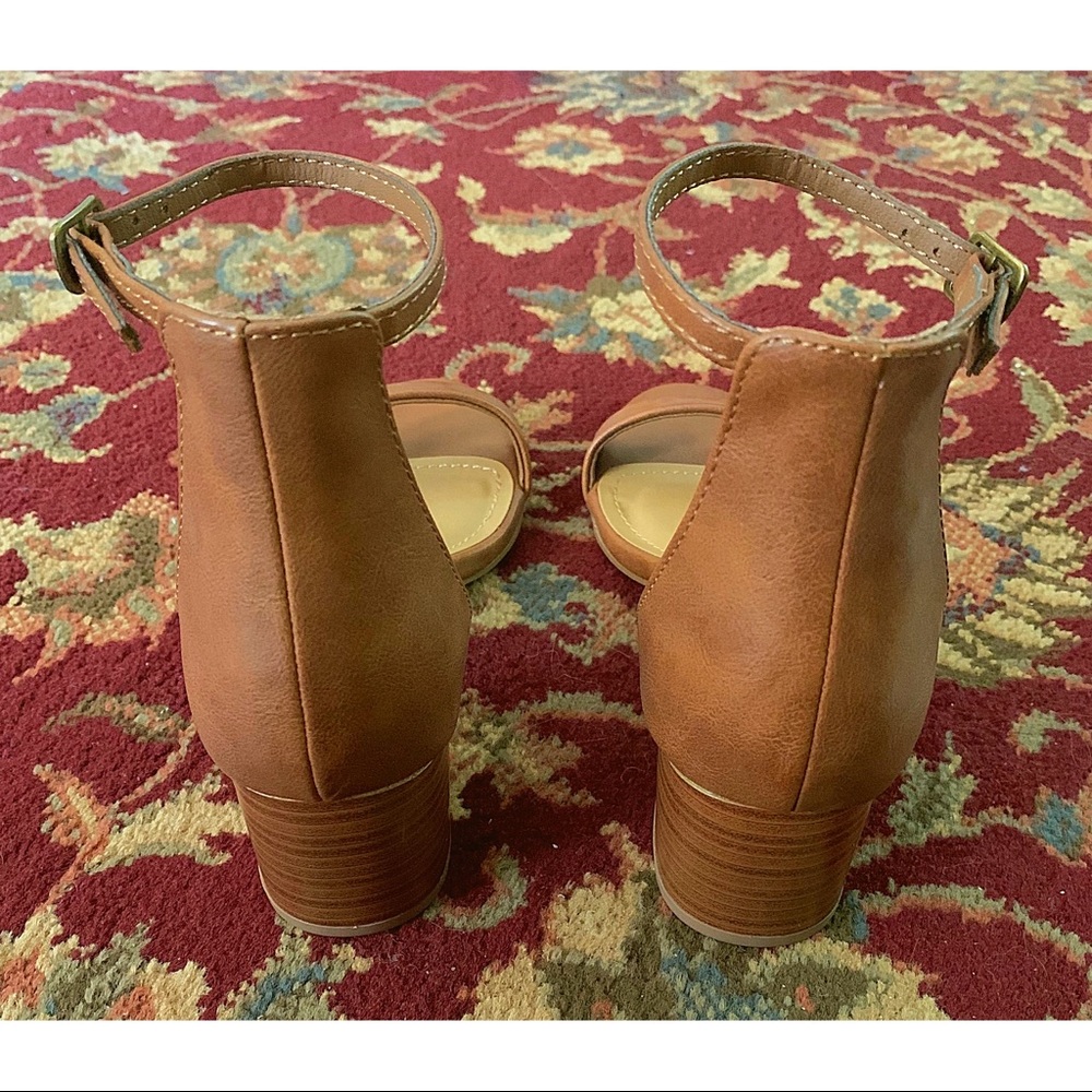 🆕 Tan heels 😍 - Picture 3 of 5
